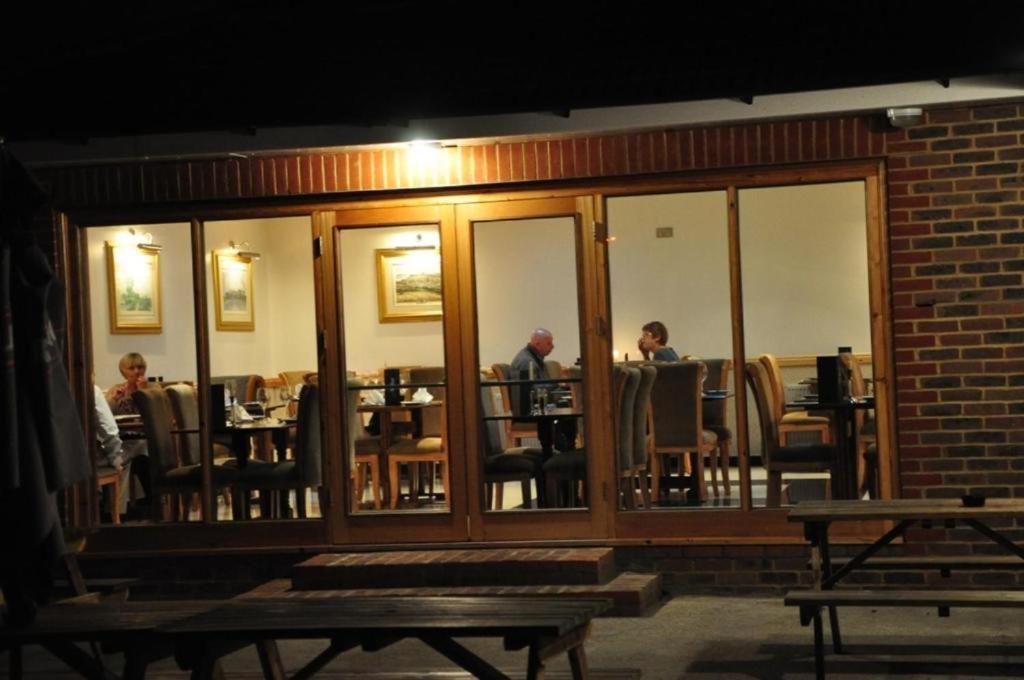 Acorn Lodge Hotel Gatwick & Parking Horley Zewnętrze zdjęcie