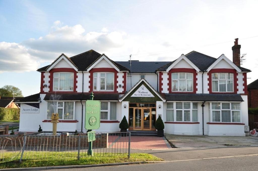Acorn Lodge Hotel Gatwick & Parking Horley Zewnętrze zdjęcie