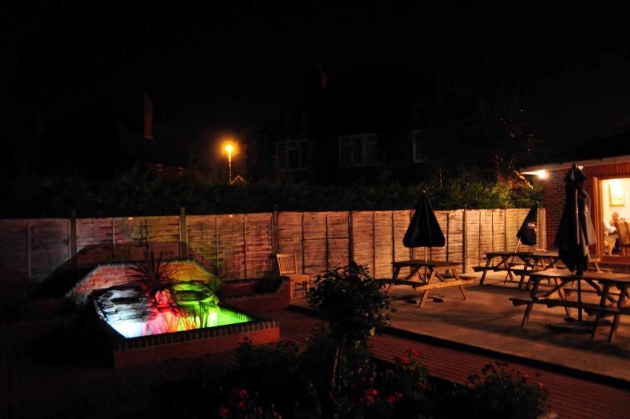 Acorn Lodge Hotel Gatwick & Parking Horley Zewnętrze zdjęcie