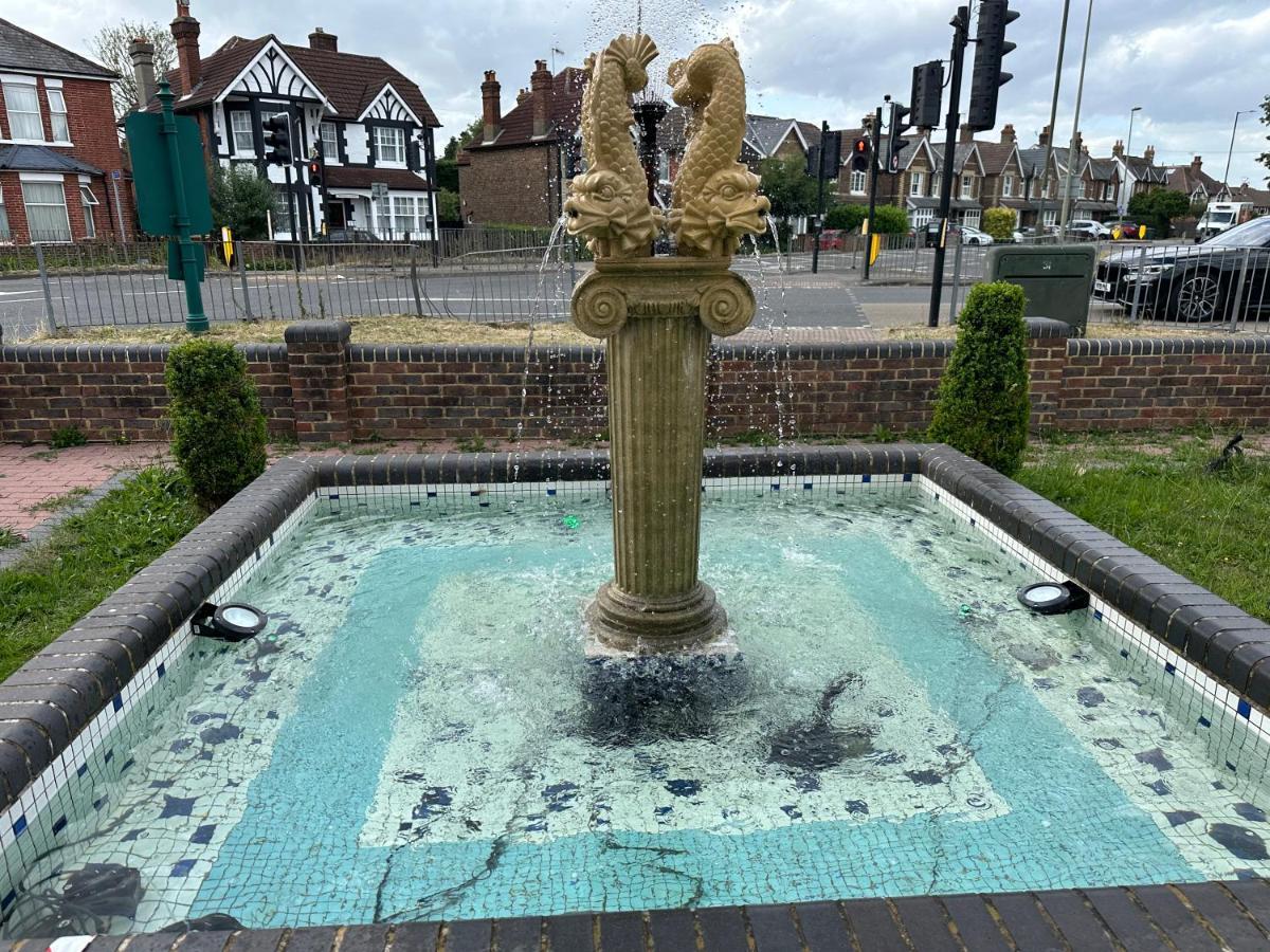 Acorn Lodge Hotel Gatwick & Parking Horley Zewnętrze zdjęcie