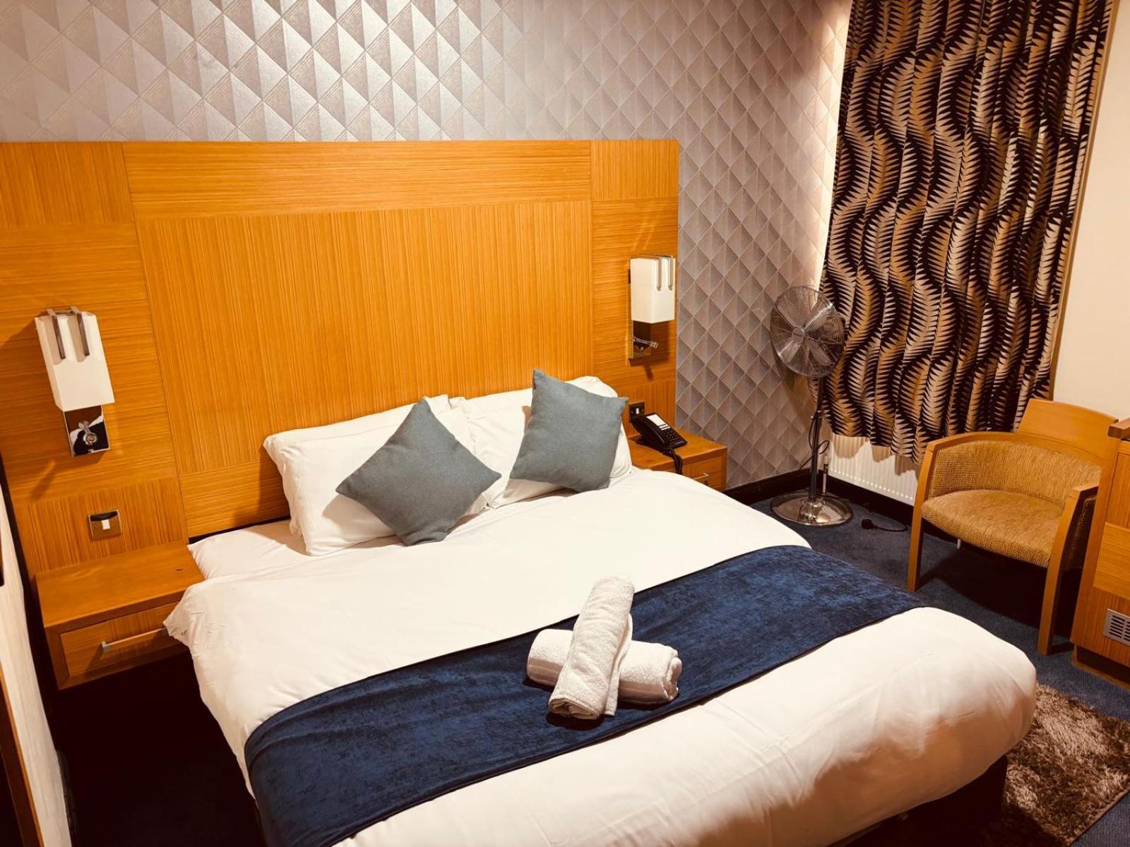 Acorn Lodge Hotel Gatwick & Parking Horley Zewnętrze zdjęcie