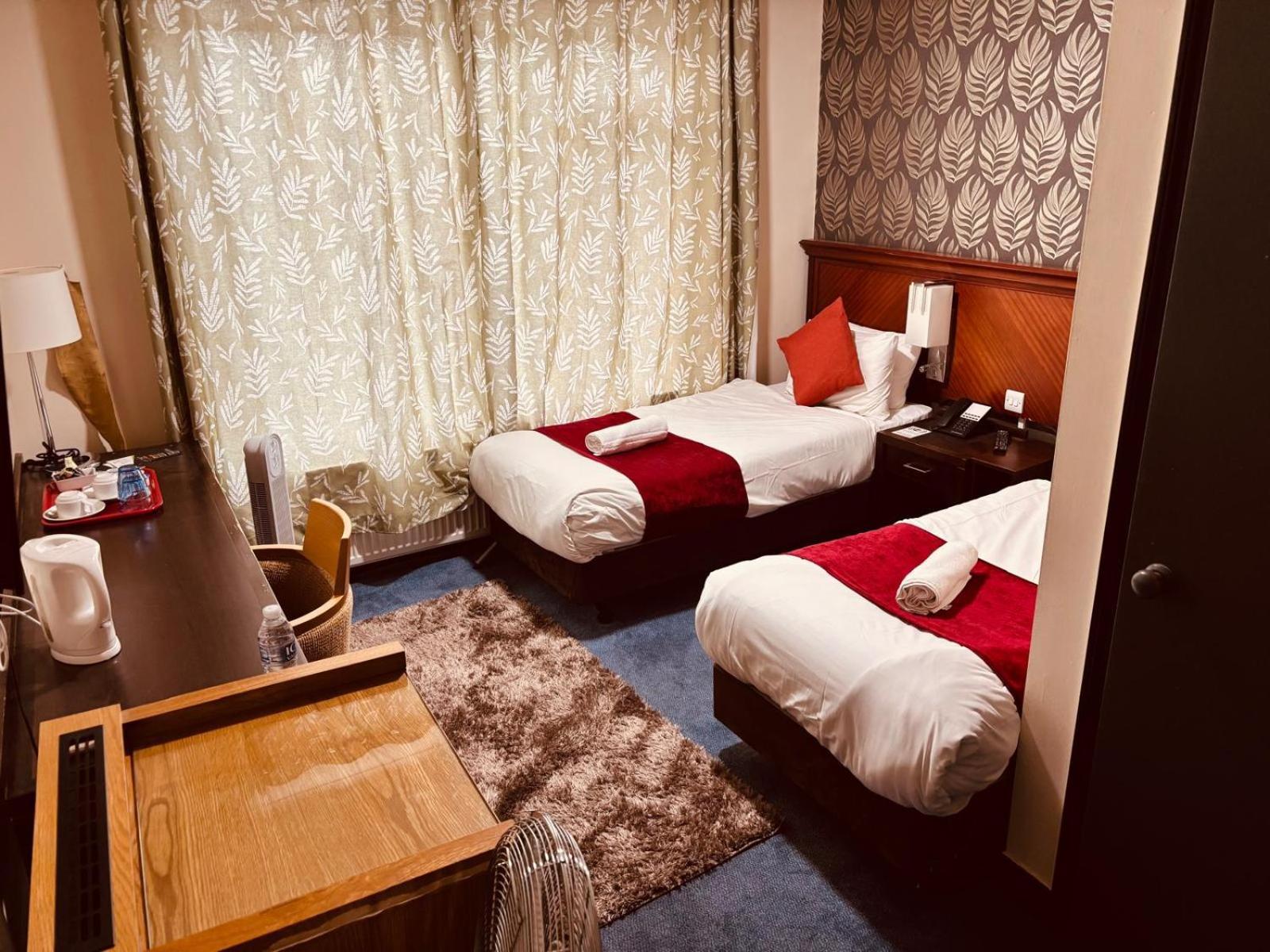 Acorn Lodge Hotel Gatwick & Parking Horley Zewnętrze zdjęcie
