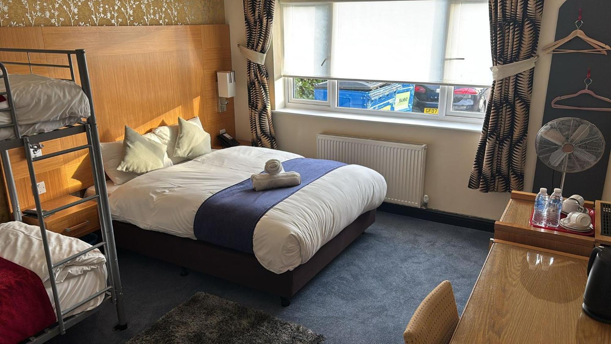 Acorn Lodge Hotel Gatwick & Parking Horley Zewnętrze zdjęcie