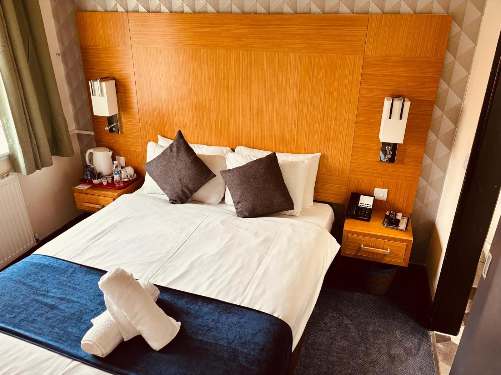 Acorn Lodge Hotel Gatwick & Parking Horley Zewnętrze zdjęcie